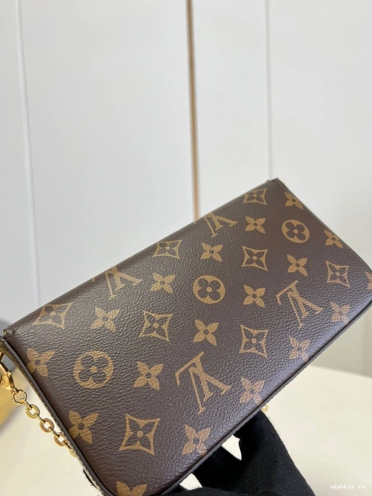 WIS FÉLICIE VUITTON POCHETTE LOUIS 0124